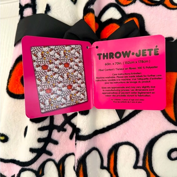 🎃 Hello Kitty Halloween Blanket - Picture 4 of 5